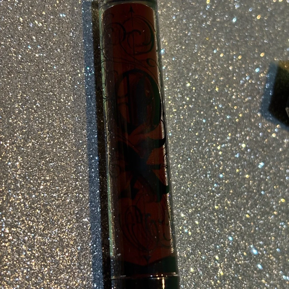 BNIB! Kat Von D Vinyl Liquid Lip Cream in DAHLIA